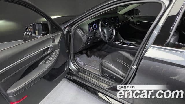 Hyundai Sonata Hybrid 2021 — Photo 17/20
