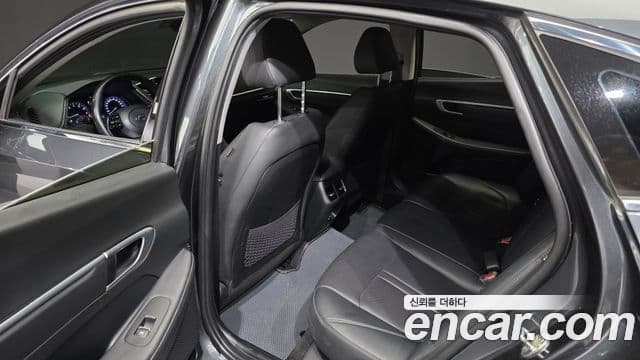 Hyundai Sonata Hybrid 2021 — Photo 15/20