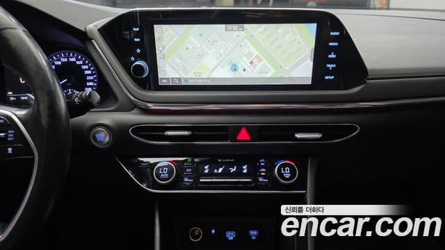 Hyundai Sonata Hybrid 2021 — Photo 3/20