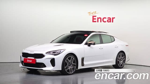 Kia Stinger 2022 — Фото 1/20