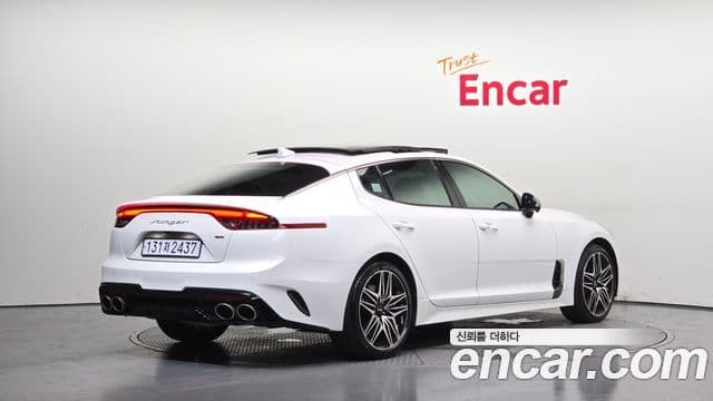 Kia Stinger 2022 — Фото 2/20