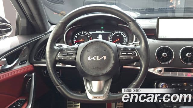Kia Stinger 2022 — Фото 14/20