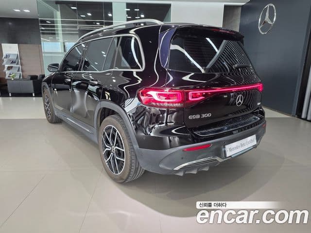 Mercedes-Benz EQB 2023 — ფოტო 2/19