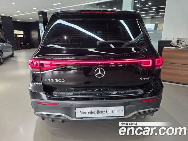 Mercedes-Benz EQB 2023 — ფოტო 16/19