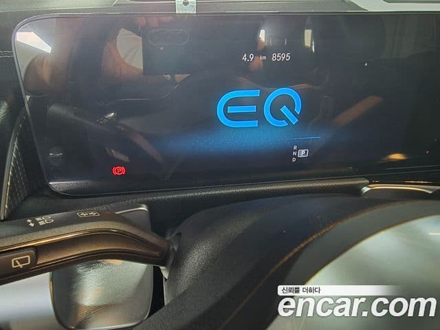 Mercedes-Benz EQB 2023 — ფოტო 18/19