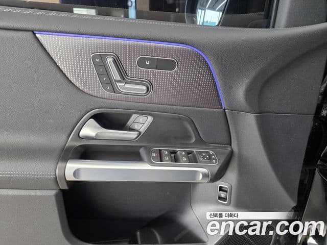 Mercedes-Benz EQB 2023 — ფოტო 13/19