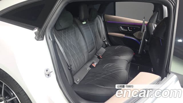 Mercedes-Benz EQS 2023 — Photo 18/31