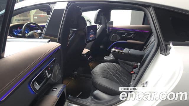 Mercedes-Benz EQS 2023 — Photo 20/31
