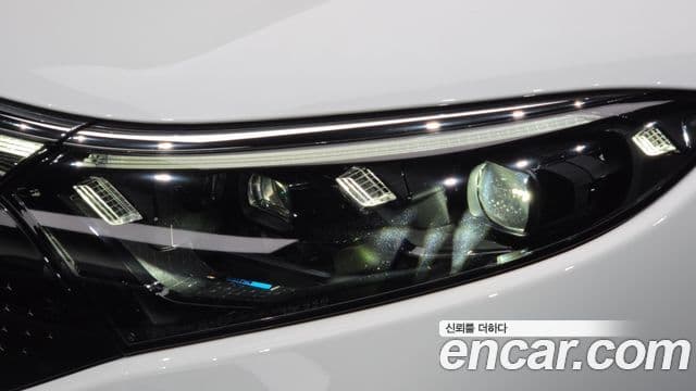 Mercedes-Benz EQS 2023 — Photo 8/31