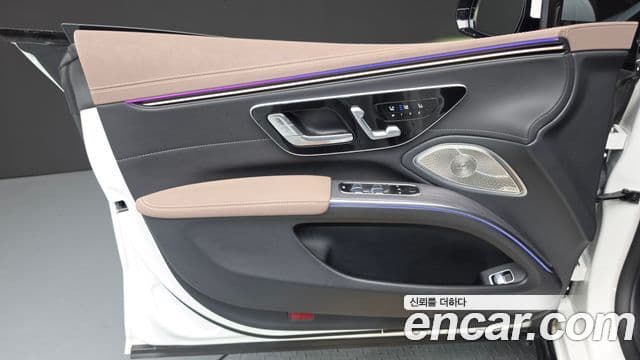 Mercedes-Benz EQS 2023 — Photo 9/31