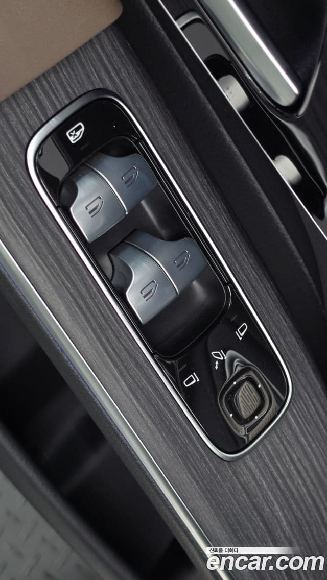 Mercedes-Benz EQS 2023 — Photo 13/31