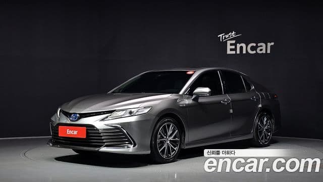 Toyota Camry 2023 — Şəkil 2/33