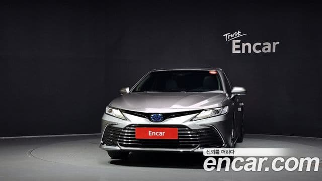 Toyota Camry 2023 — Şəkil 12/33