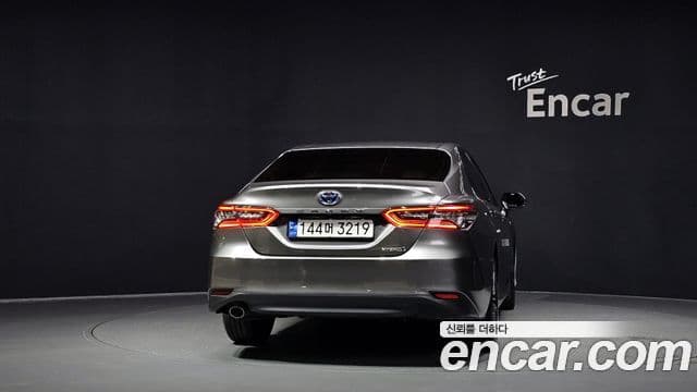 Toyota Camry 2023 — Şəkil 8/33