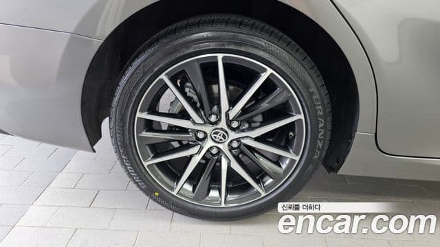 Toyota Camry 2023 — Şəkil 29/33