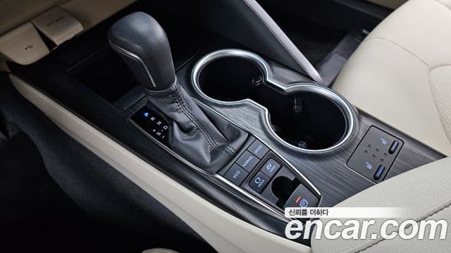 Toyota Camry 2023 — Şəkil 9/33