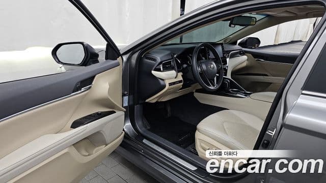 Toyota Camry 2023 — Şəkil 15/33
