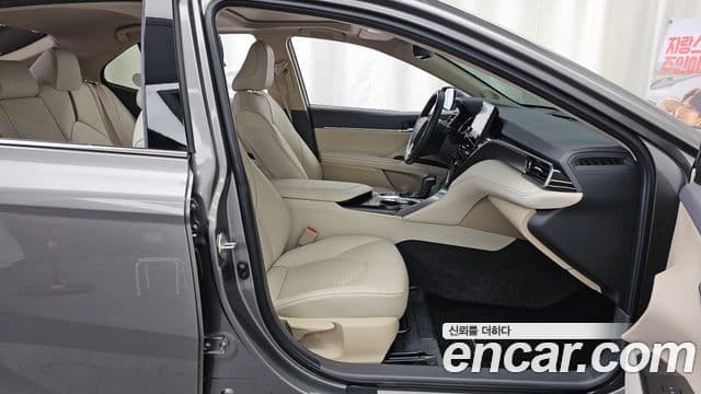 Toyota Camry 2023 — Şəkil 20/33