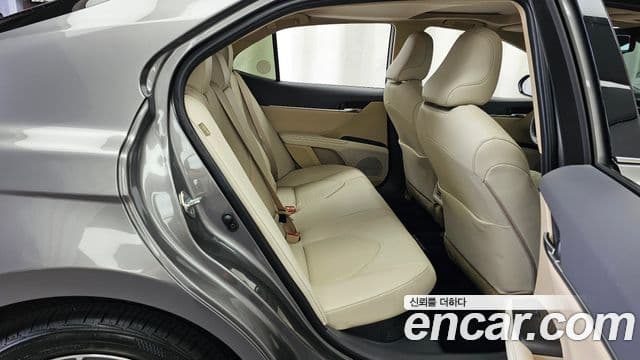 Toyota Camry 2023 — Şəkil 4/33
