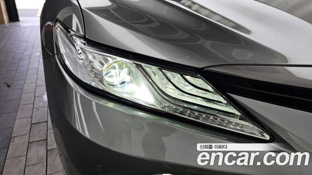 Toyota Camry 2023 — Şəkil 26/33
