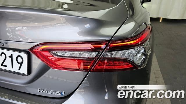 Toyota Camry 2023 — Şəkil 16/33