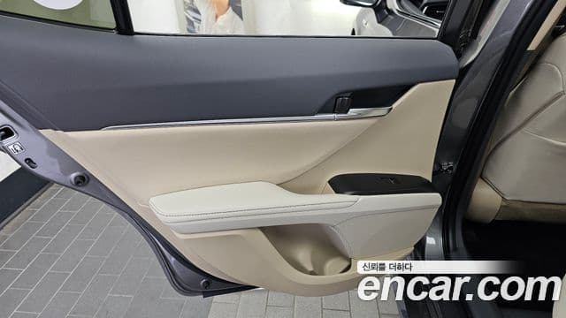 Toyota Camry 2023 — Şəkil 30/33