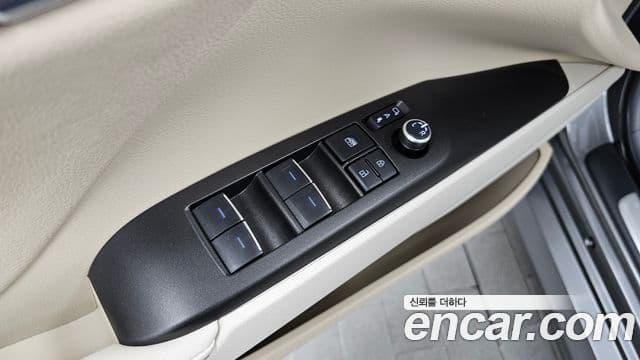 Toyota Camry 2023 — Şəkil 27/33