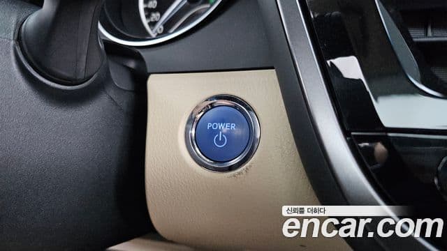 Toyota Camry 2023 — Şəkil 11/33
