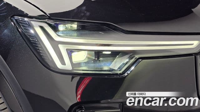 Volvo XC90 2025 — Photo 28/33