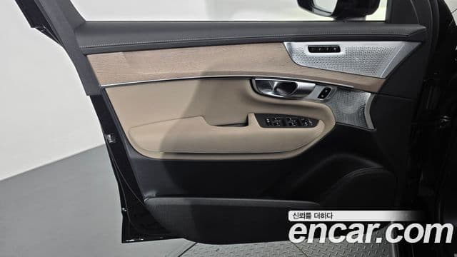 Volvo XC90 2025 — Photo 18/33