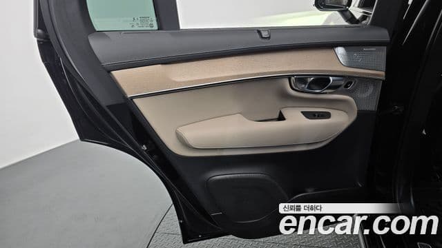 Volvo XC90 2025 — Photo 16/33