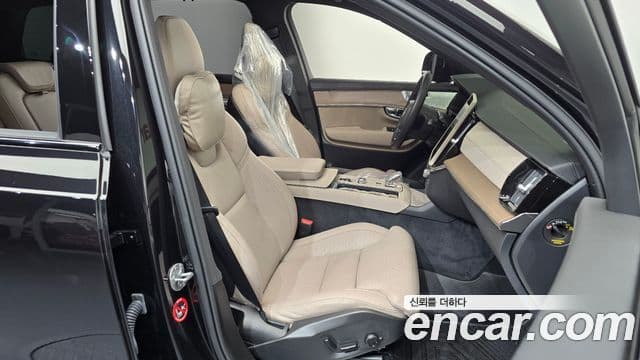 Volvo XC90 2025 — Photo 15/33