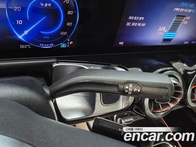 Mercedes-Benz EQB 2025 — ფოტო 18/20