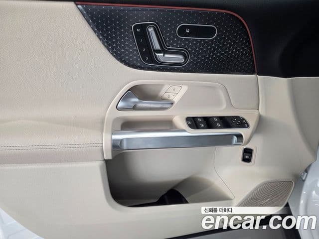 Mercedes-Benz EQB 2025 — ფოტო 20/20