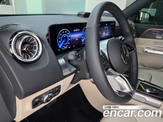 Mercedes-Benz EQB 2025 — ფოტო 8/20