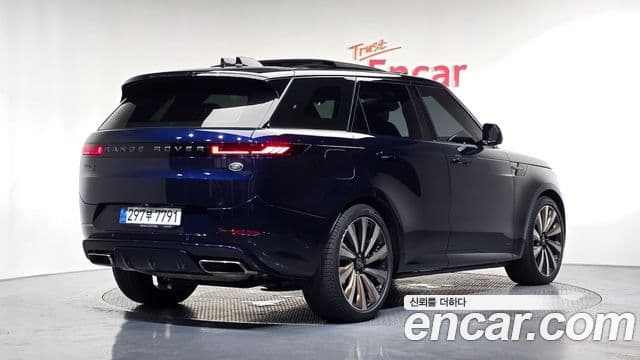 Land Rover Range Rover Sport 2023 — Фото 2/20