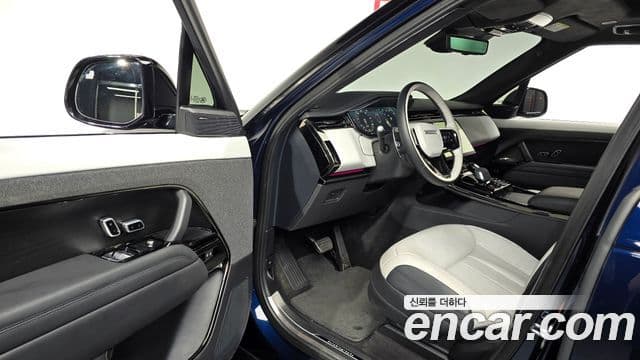 Land Rover Range Rover Sport 2023 — Фото 10/20