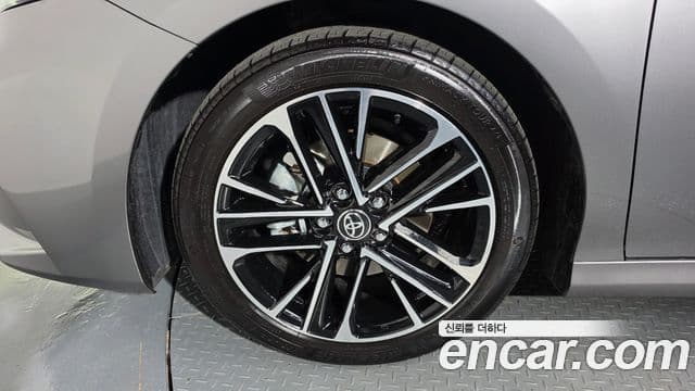 Toyota Camry 2025 — ფოტო 23/37