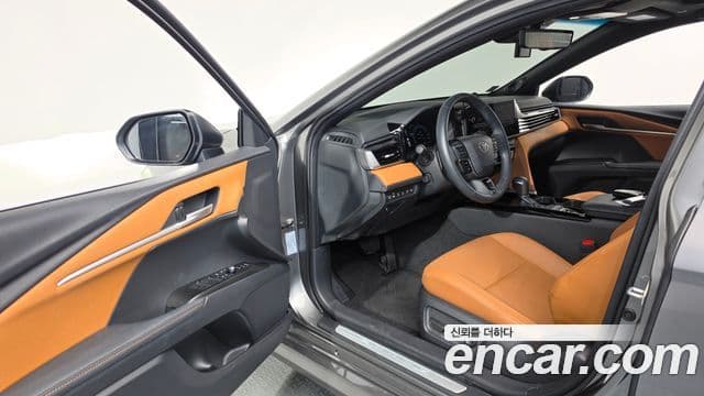 Toyota Camry 2025 — ფოტო 6/37
