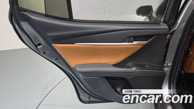 Toyota Camry 2025 — ფოტო 35/37