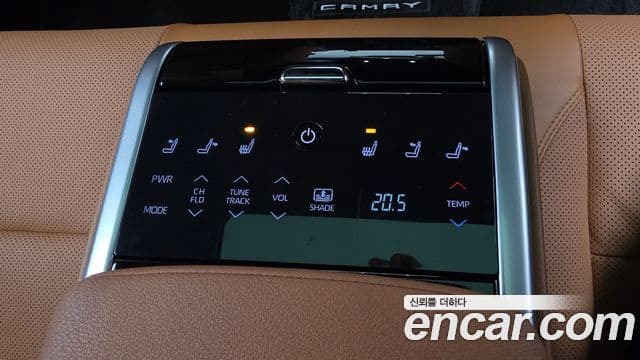 Toyota Camry 2025 — ფოტო 16/37