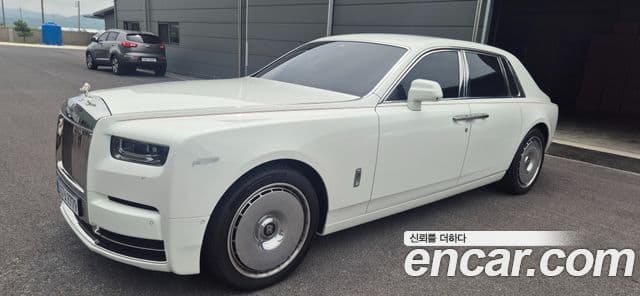 Rolls-Royce Phantom 2025 — Фото 1/20