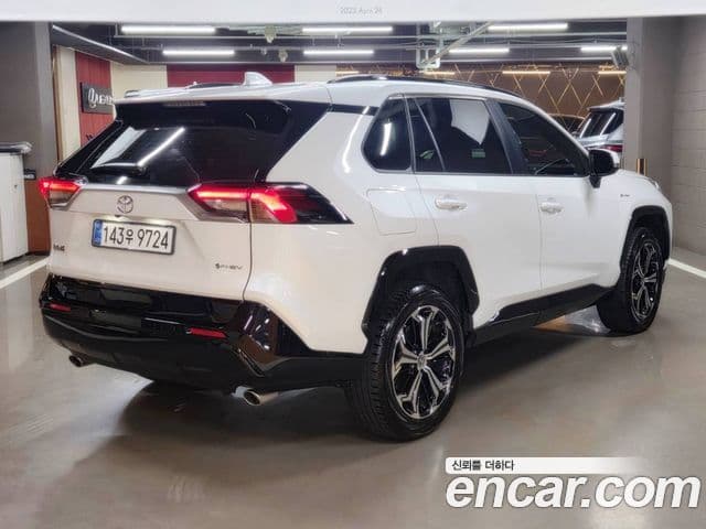 Toyota RAV4 2025 — Фото 1/19