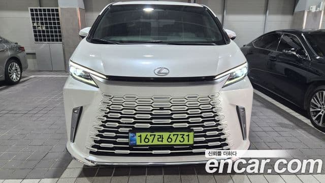 Lexus LM 2025 — Photo 14/20