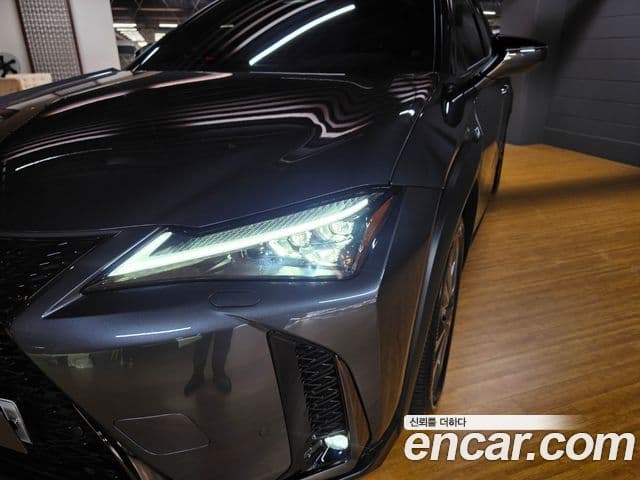 Lexus UX300h 2026 — Фото 17/18