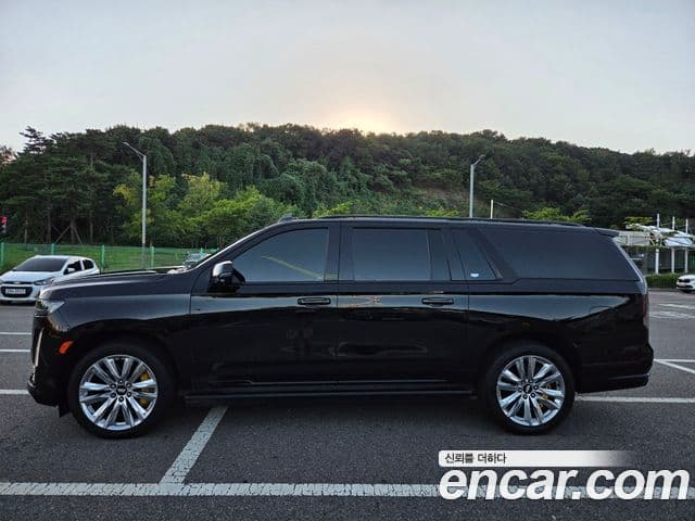 Cadillac Escalade 2021 — ფოტო 8/20