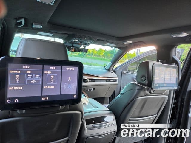 Cadillac Escalade 2021 — ფოტო 13/20