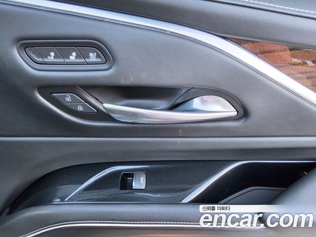 Cadillac Escalade 2021 — ფოტო 14/20
