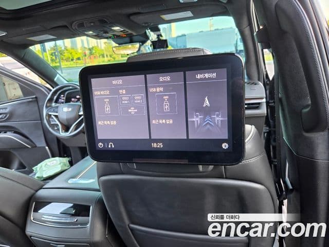 Cadillac Escalade 2021 — ფოტო 7/20