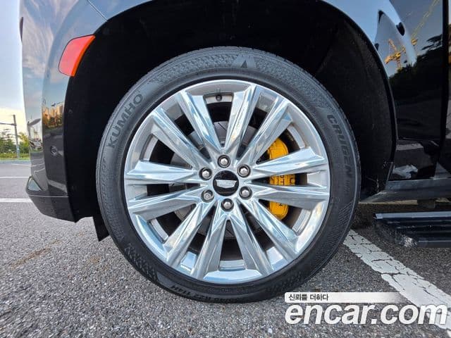 Cadillac Escalade 2021 — ფოტო 17/20
